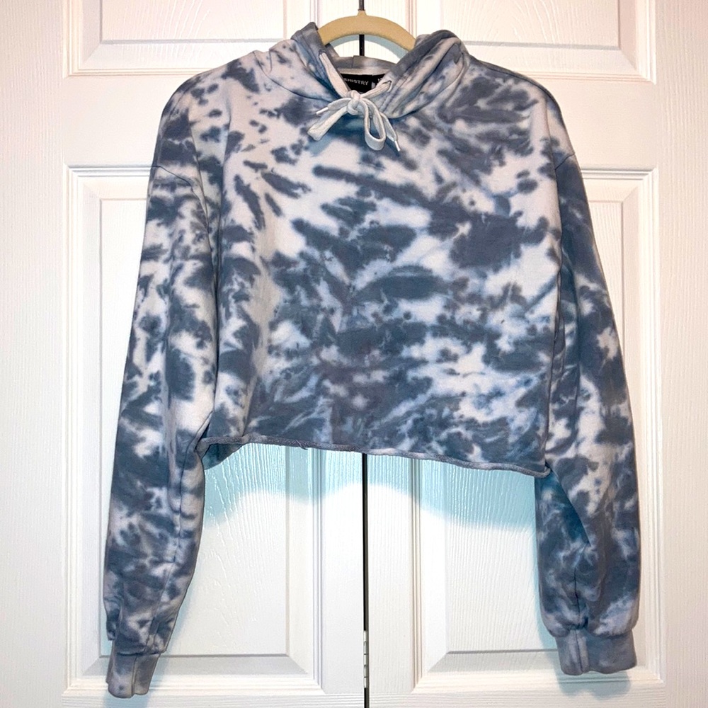 Cropped Blue & White Tie-dye Sweatshirt